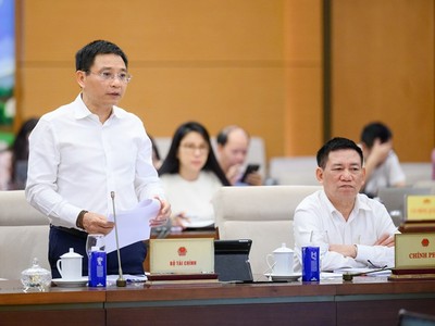 Bộ trưởng Bộ Tài chính Nguyễn Văn Thắng báo cáo kết quả thực hành tiết kiệm, chống lãng phí trong năm 2024 của Chính phủ.