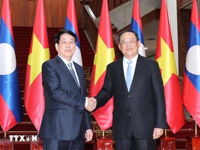 Chủ tịch nước Lương Cường và Thủ tướng Chính phủ Lào Sonexay Siphandone. Ảnh: TTXVN