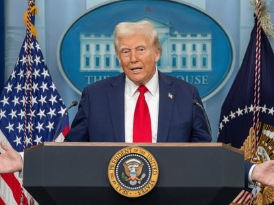Tổng thống Mỹ Donald Trump phát biểu trong một cuộc họp báo tại Nhà Trắng. Ảnh: THX/TTXVN