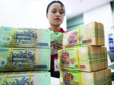 Nợ xấu ngân hàng đang có xu hướng gia tăng, trong khi xử lý nợ xấu gặp nhiều khó khăn. Ảnh: Dũng Minh