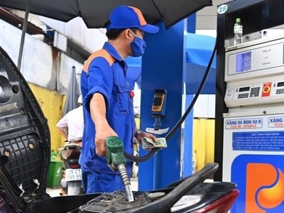 Nhà chức trách sẽ lùi thời gian điều hành giá xăng dầu sang ngày 5/5/2025.