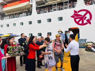 Quảng Ninh đón gần 1.700 du khách Nhật Bản trên chuyến tàu biển charter đầu tiên