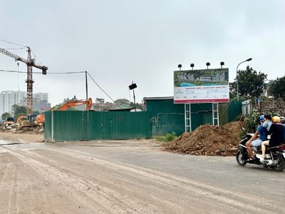 Người dân đến tận công trường để tìm hiểu về dự án. Ảnh: Thanh Vũ