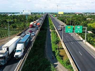 Cao tốc TP.HCM - Trung Lương dài 50 km được xây dựng bằng hệ thống cầu cạn bê tông cốt thép dự ứng lực.