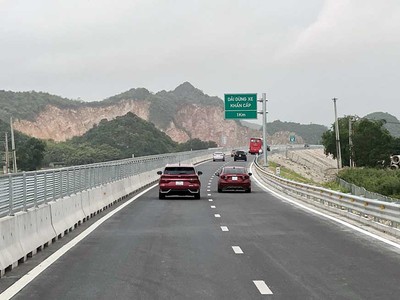 Tuyến đường bộ cao tốc Mai Sơn - Quốc lộ 45.