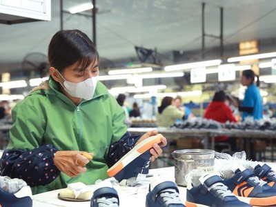 Những doanh nghiệp sản xuất, xuất khẩu các mặt hàng điện, điện tử, linh kiện, điện thoại, da giày, dệt may, gỗ... sẽ bị tác động mạnh bởi chính sách thuế đối ứng của Chính phủ Mỹ. Ảnh: Lê Tiên