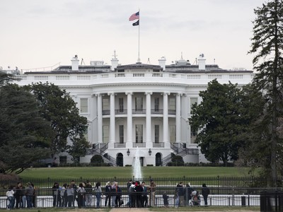 Quang cảnh bên ngoài Nhà Trắng ở Washington D.C.,. Ảnh: THX/TTXVN