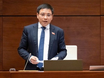 Bộ trưởng Bộ Tài chính Nguyễn Văn Thắng tiếp thu ý kiến đại biểu Quốc hội.