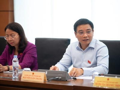 Bộ trưởng Bộ Tài chính Nguyễn Văn Thắng phát biểu tại tổ