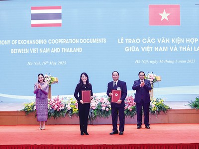 Thủ tướng Chính phủ Phạm Minh Chính và Thủ tướng Thái Lan Paetongtarn Shinawatra chứng kiến trao Bản ghi nhớ giữa UBND tỉnh Hưng Yên và Tập đoàn WHA (Thái Lan) về việc phát triển Khu công nghiệp Phù Cừ. Ảnh: Đức Thanh