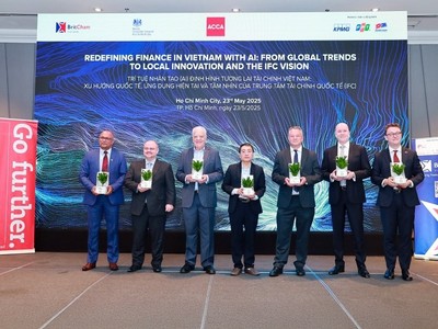 Các chuyên gia tại hội thảo “Trí tuệ nhân tạo (AI) định hình tương lai tài chính Việt Nam: xu hướng quốc tế, ứng dụng hiện tại và tầm nhìn của Trung tâm tài chính quốc tế” diễn ra ở TP. Hồ Chí Minh vào ngày 23 tháng 5.