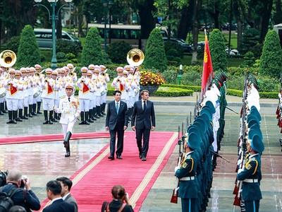 Chủ tịch nước Lương Cường chủ trì lễ đón và hội đàm với Tổng thống Pháp