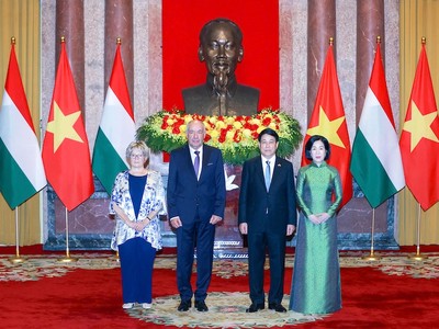 Chủ tịch nước Lương Cường chủ trì lễ đón, hội đàm với Tổng thống Hungary