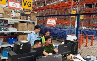 Thu giữ gần 226.000 sản phẩm nhập lậu tại Công ty Thương mại Á Châu