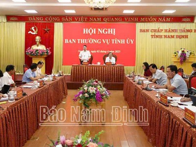 Ban Thường vụ Tỉnh ủy Nam Định sơ kết công tác 6 tháng đầu năm 2025. Ảnh báo Nam Định