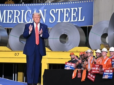 Tổng thống Donald Trump cho rằng việc tăng thuế thép sẽ có lợi cho hoạt động kinh doanh của liên doanh giữa US Steel và Nippon Steel tại Mỹ. Ảnh: AFP