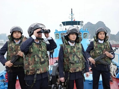 Lực lượng hải quan tuần tra, kiểm soát trên biển.
