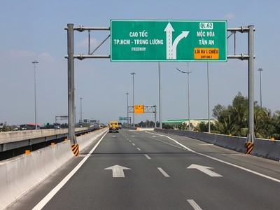 Đường cao tốc TP.HCM - Trung Lương - Mỹ Thuận đoạn qua tỉnh Long An- Ảnh: Lê Anh.