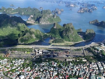 Dự án Bệnh viện Đa khoa tỉnh Quảng Ninh (cơ sở 2) được coi là khu đất vàng do nằm ngay đầu đường ven biển Hạ Long - Cẩm Phả. Ảnh: L.H