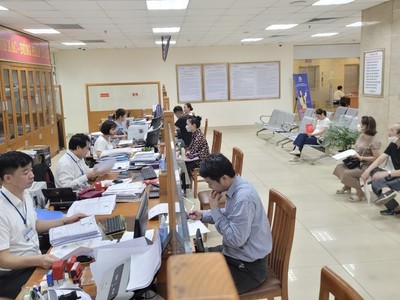 Tiếp tục đẩy mạnh phân cấp, phân quyền; phân định thẩm quyền trong các ngành, lĩnh vực.