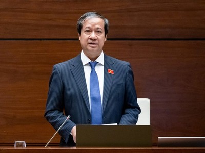 Bộ trưởng Bộ Giáo dục và Đào tạo Nguyễn Kim Sơn.