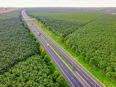 Đoạn cao tốc TP.HCM - Long Thành là tuyến đường bộ quan trọng, kết nối giữa trung tâm TP.HCM với Cảng hàng không quốc tế Long Thành. Trong ảnh: Tuyến cao tốc TP.HCM - Long Thành - Dầu Giây.