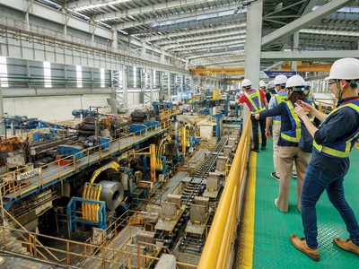 Chuyến tham quan thực địa tại Khu liên hợp gang thép Dung Quất của Hòa Phát thu hút 500 nhà đầu tư tham gia