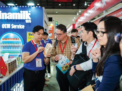 Gian trưng bày Vinamilk hiện diện ấn tượng tại ThaiFex 2025 và thu hút sự quan tâm của nhiều khách tham quan