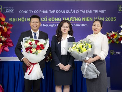 Các thành viên HĐQT ra mắt cổ đông