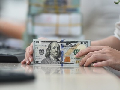 Tỷ giá chạm trần, vọt lên 26.242 VND/USD