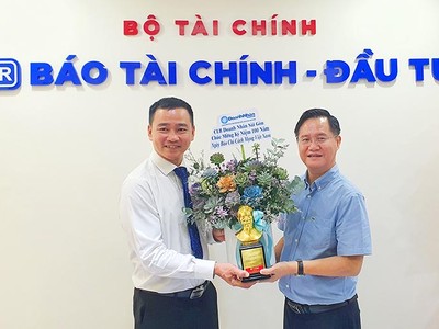 Câu lạc bộ Doanh nhân Sài Gòn đến thăm, chúc mừng Báo Tài chính - Đầu tư