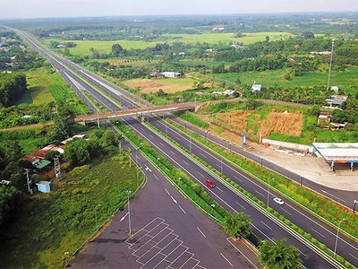 Vẫn còn gần 630.000 tỷ đồng vốn đầu tư công cần được đẩy nhanh vào các dự án. Ảnh: Đức Thanh