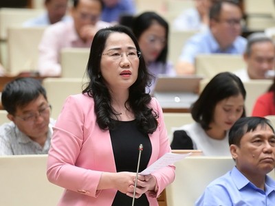 Đại biểu Nguyễn Thị Thủy (Bắc Kạn) phát biểu tại hội trường.