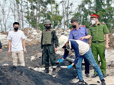 Hơn 1.600 tấn chất thải công nghiệp độc hại bị chôn lấp trái phép tại Hà Nội