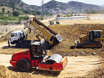 Nhiều dự án lớn đang tiếp tục được triển khai, hứa hẹn năm 2025 giải ngân vốn đầu tư công sẽ tích cực hơn. Ảnh: Đức Thanh