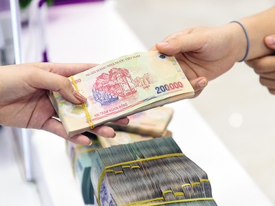 Luật Các tổ chức tín dụng (sửa đổi) khi đi vào cuộc sống sẽ đẩy nhanh tốc độ xử lý nợ xấu của tất cả ngân hàng. Ảnh: Dũng Minh