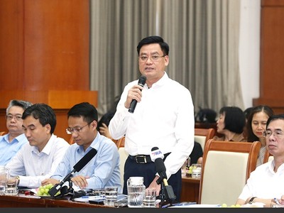 Ông Hoàng Văn Thu giải đáp tại cuộc họp báo thường kỳ quý II/2025 của Bộ Tài chính. (Ảnh: Đức Minh)
