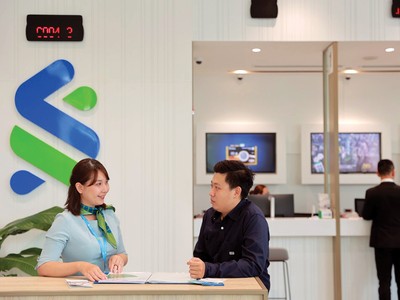Các ngân hàng cả trong nước và nước ngoài đang triển khai nhiều gói tín dụng cho các doanh nghiệp vừa và nhỏ với lãi suất ưu đãi