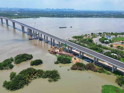 Cầu Nhơn Trạch đang lắp đặt các hạng mục phụ, chuẩn bị đưa vào khai thác ngày 19/8