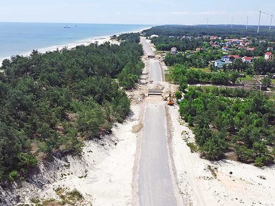 Dự án thành phần 1 - đường ven biển không được bàn giao mặt bằng liên tục, gây khó khăn cho nhà thầu thi công