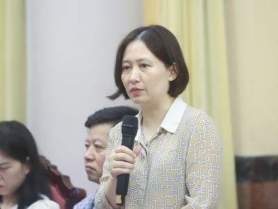 Bà Nguyễn Thu Thủy, Phó cục trưởng Cục Phát triển Doanh nghiệp nhà nước (Bộ Tài chính) trao đổi tại cuộc họp báo - (Ảnh: TT).