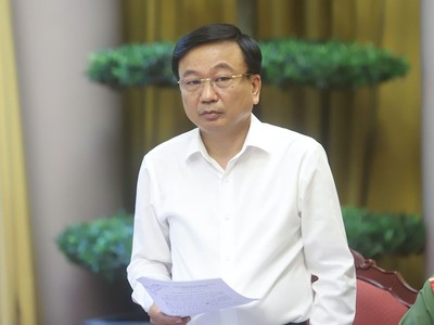 Thứ trưởng Bộ Xây dựng Nguyễn Danh Huy trả lời tại cuộc họp báo - Ảnh TT.