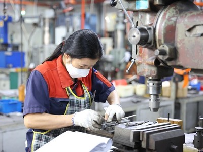 PMI tháng 7 đạt 52,4 điểm, số lượng đơn đặt hàng mới tăng sau 4 tháng