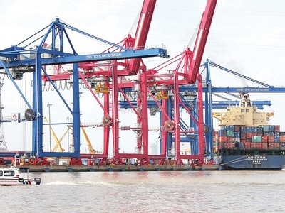 Phí hạ tầng cảng biển tạm thời vẫn áp dụng tại khu vực TP.HCM cũ chưa áp dụng ở Bình Dương (cũ) và Bà Rịa - Vũng Tàu (cũ). Ảnh: Lê Anh