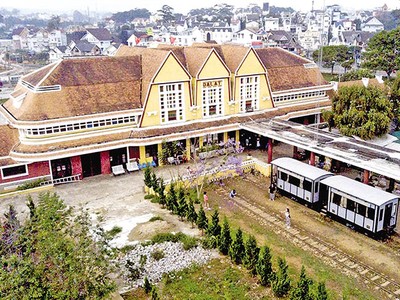 Hiện nay, tuyến đường sắt răng cưa đang khai thác đoạn tuyến ga Trại Mát - ga Đà Lạt. Trong ảnh: Ga Đà Lạt