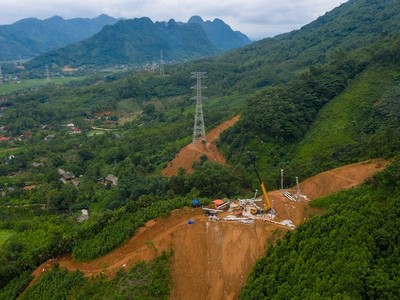 Một số thuỷ điện không hợp tác, Đường dây 500 kV Lào Cai - Vĩnh Yên gặp khó