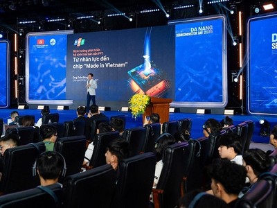 Các chuyên gia, doanh nghiệp chia sẻ kinh nghiệm phát triển ngành bán dẫn tại Đà Nẵng nói riêng và Việt Nam nói chung tại sự kiện. Ảnh: Khánh Nhi