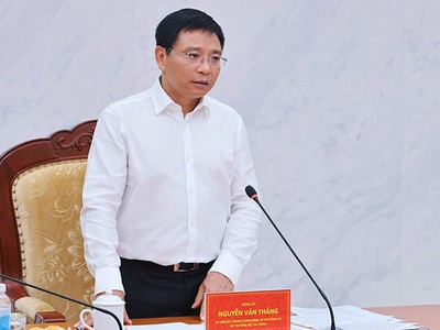 Bí thư Đảng ủy, Bộ trưởng Bộ Tài chính Nguyễn Văn Thắng chủ trì hội nghị. Ảnh: Mạnh Tuấn.