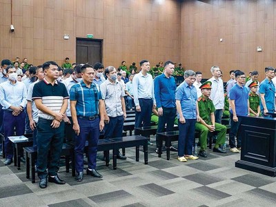 Các bị cáo bị truy tố trước tòa
