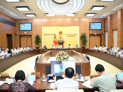 Ủy ban Thường vụ Quốc hội cho ý kiến về Dự án Luật Phá sản sửa đổi. Ảnh: P.T